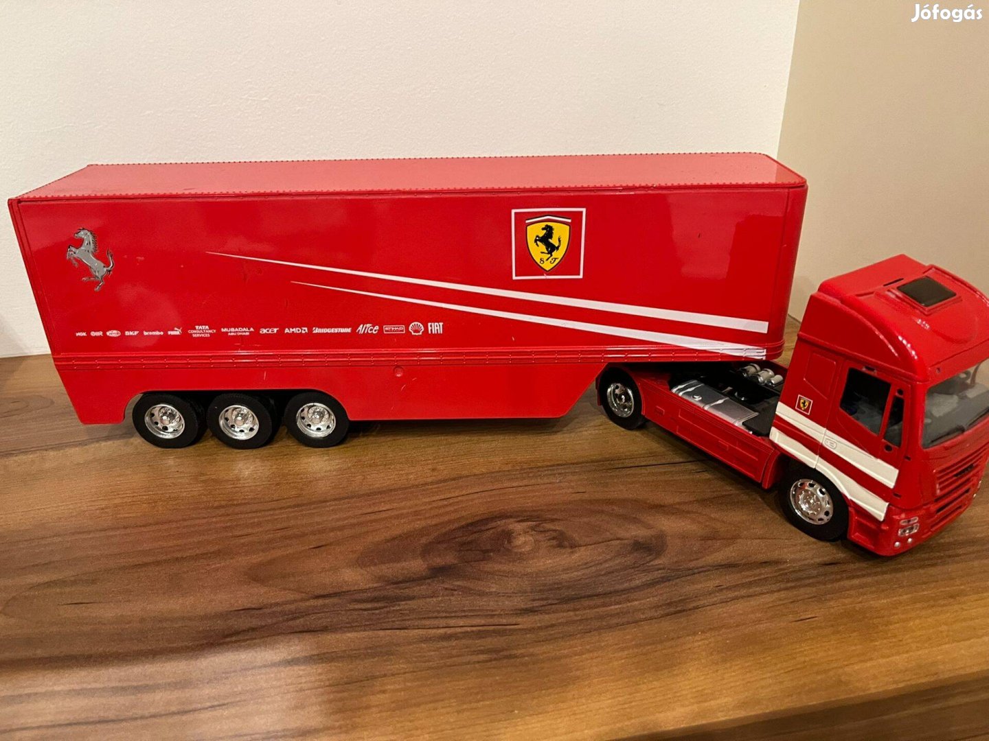 Kamion Ferrari játék autó piros