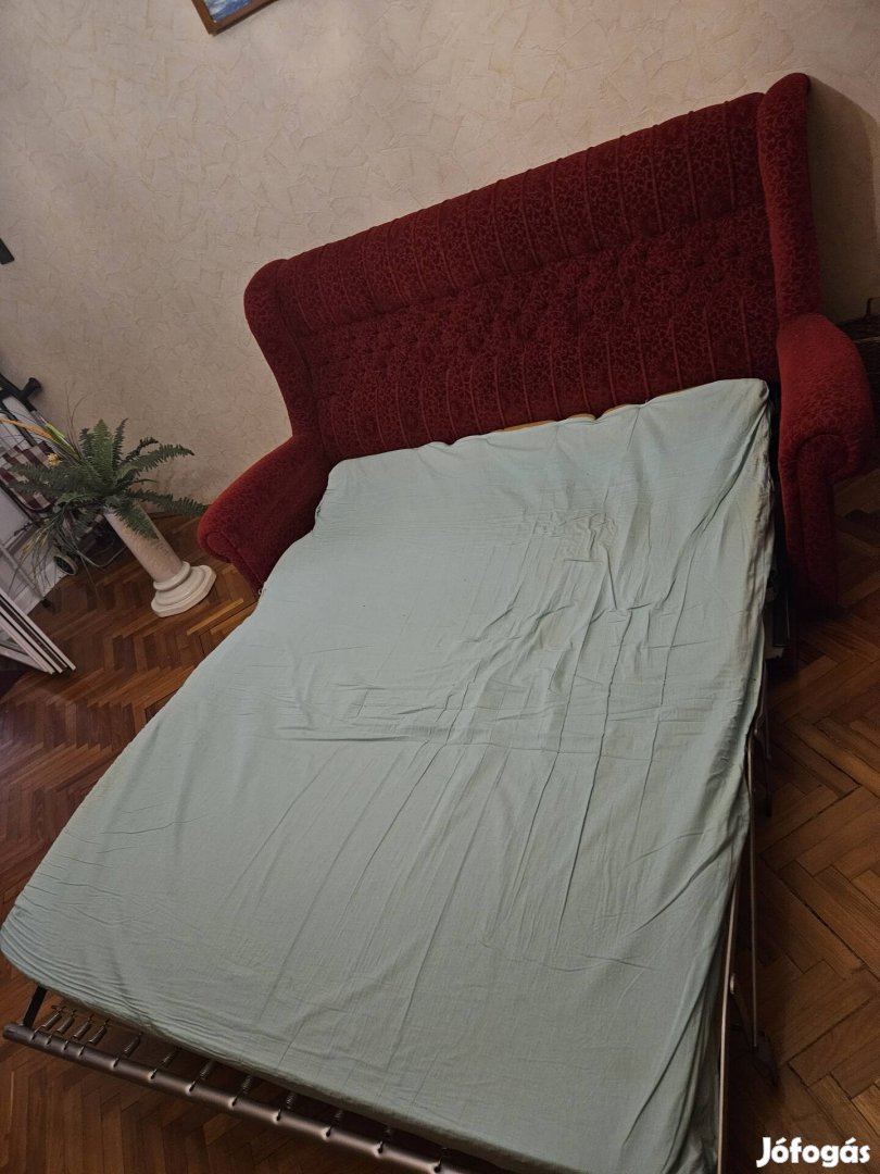 Kanapé, ággyá alakítható