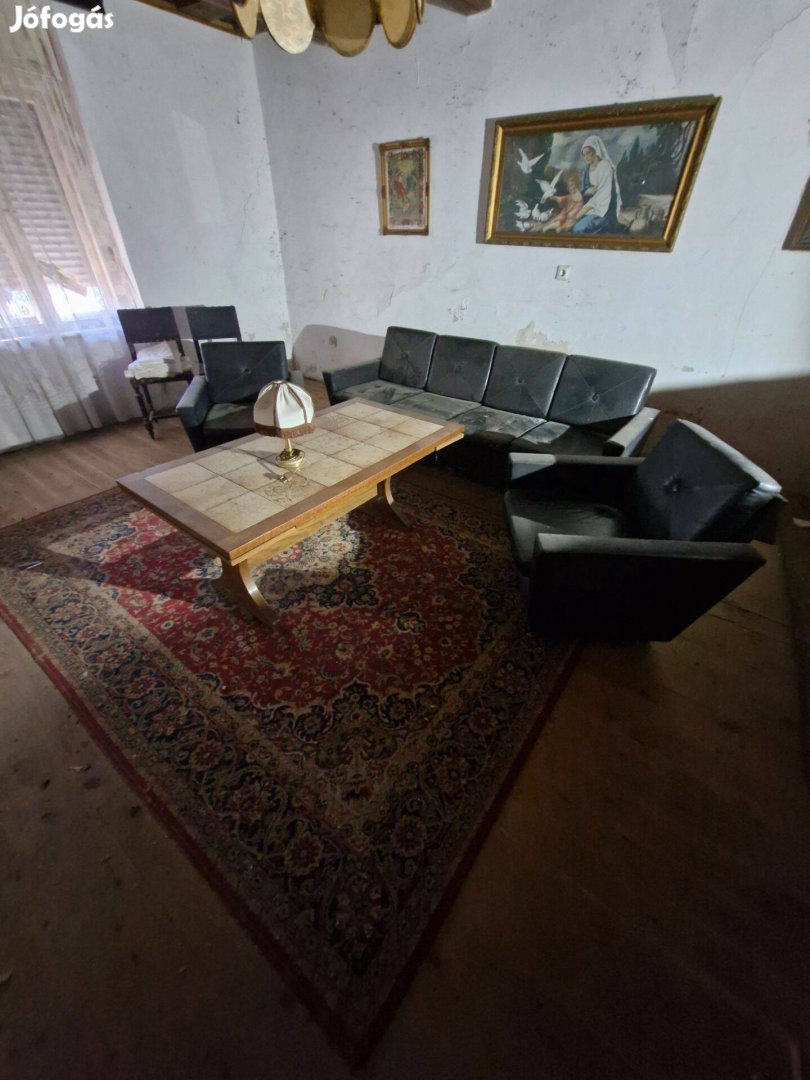 Kanapé, fotel, asztal ingyen vihető