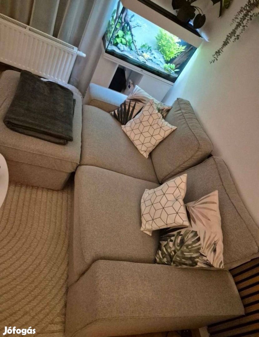 Kanapé lábtartóval