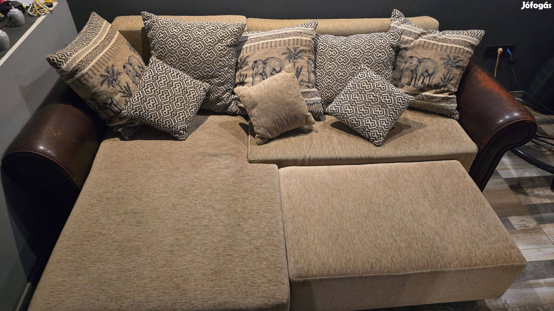 Kanapéágy díszpárnákkal