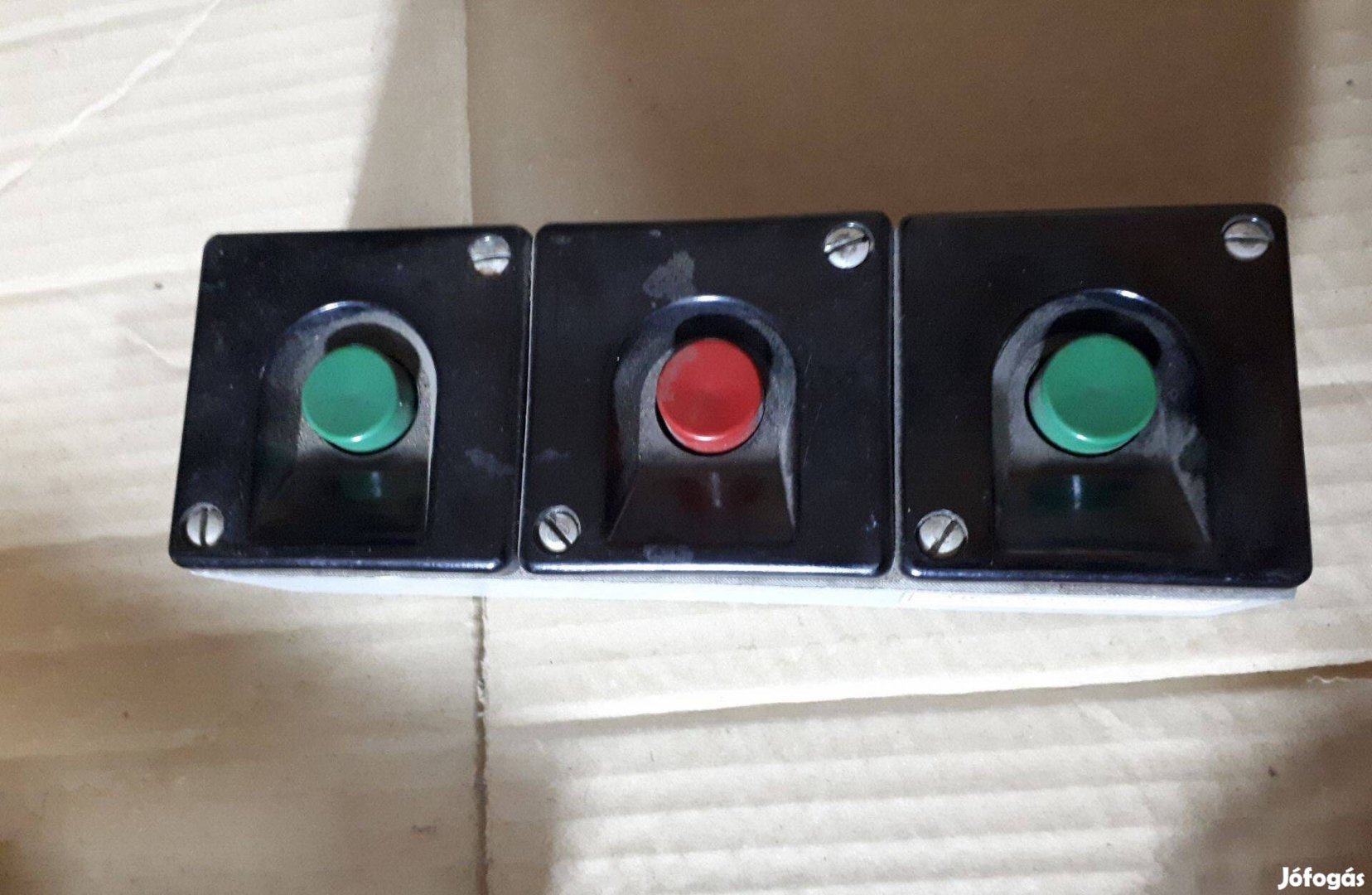 Kapcsoló 3 gombos tokozot fém új eladó !