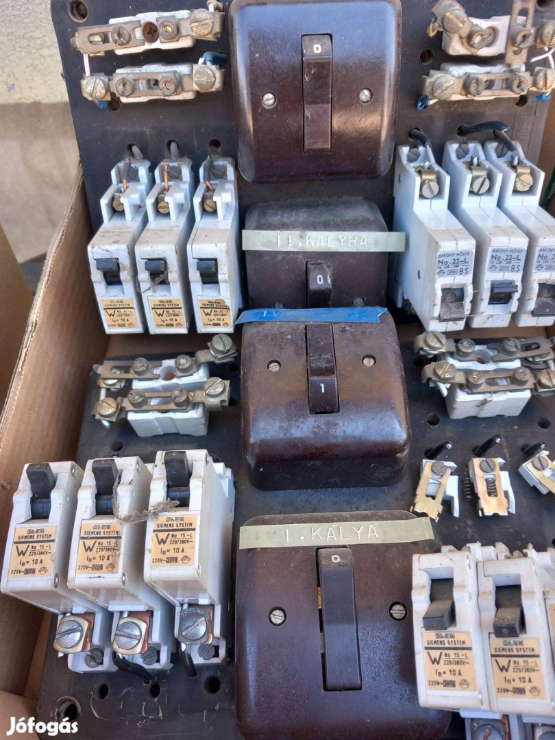 Kapcsoló tábla kismegszakitóval null bontóval kapcsolóval