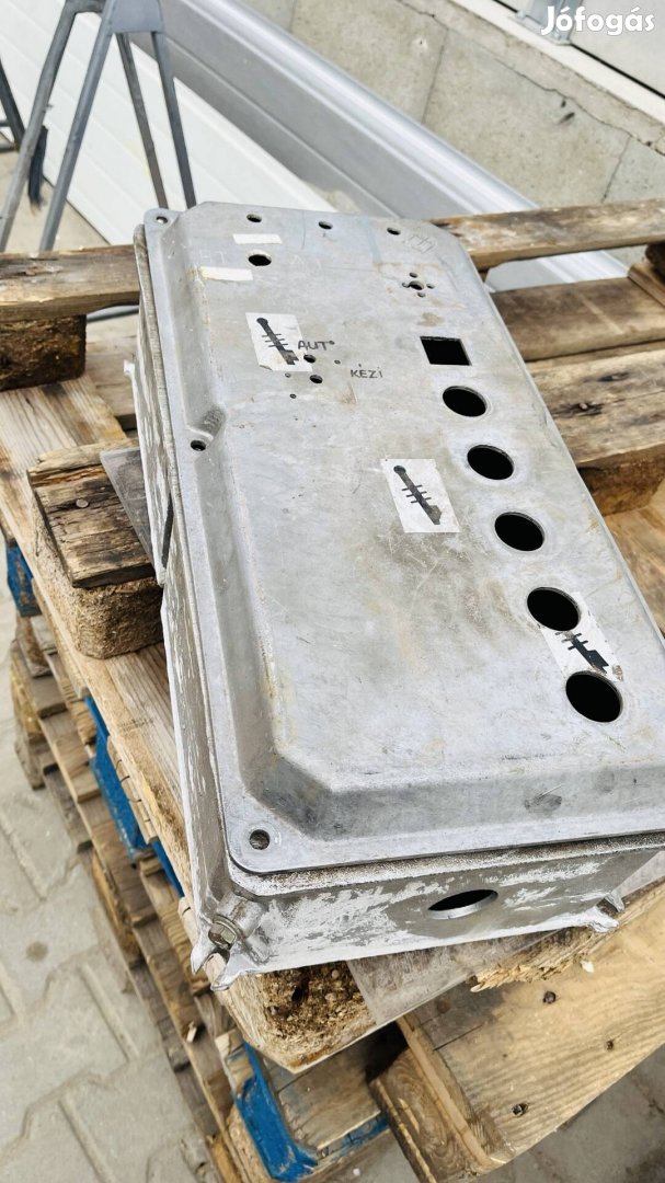 Kapcsolódoboz eladó