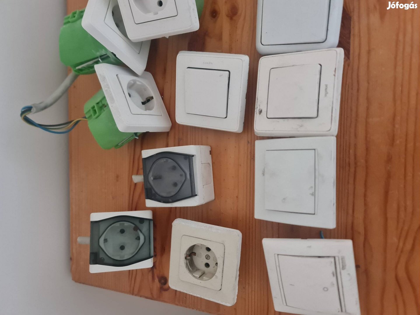 Kapcsolók,konnektorok eladóak!