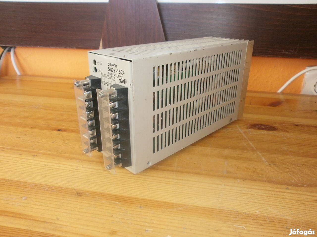 Kapcsolóüzemű tápegység Omron 150W ( 4566)