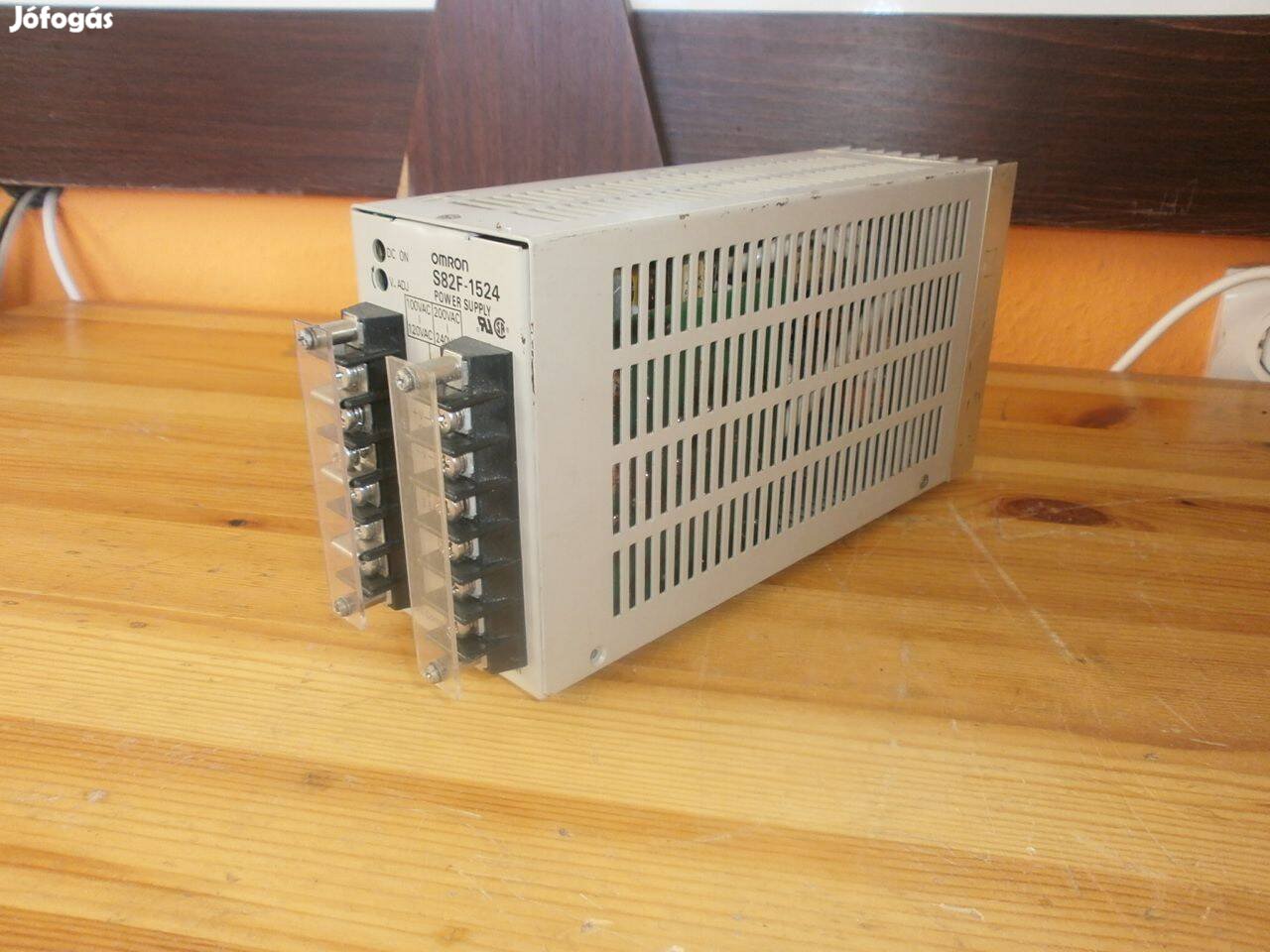 Kapcsolóüzemű tápegység Omron 150W ( 4566)