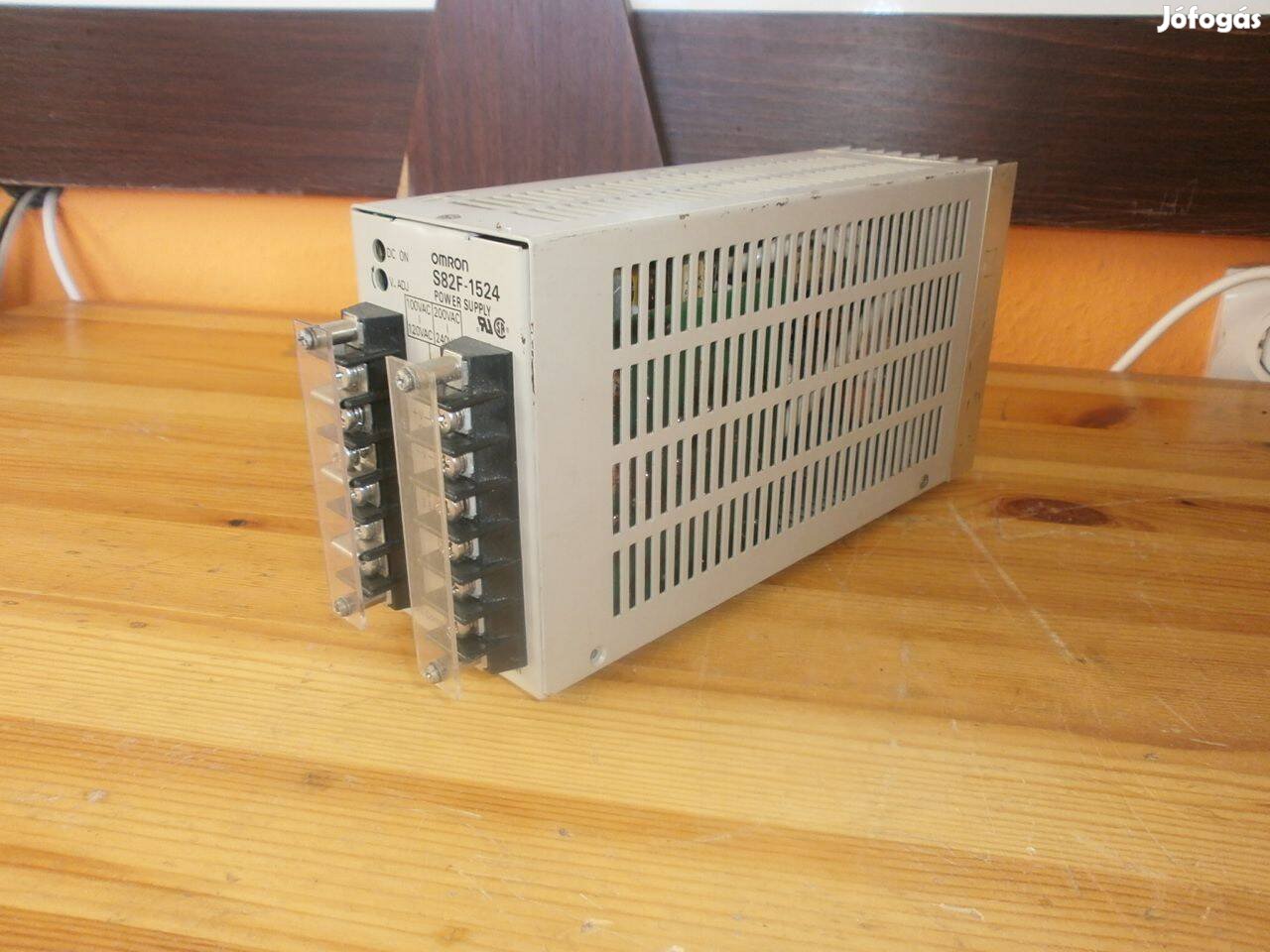 Kapcsolóüzemű tápegység Omron 150W ( 4566)