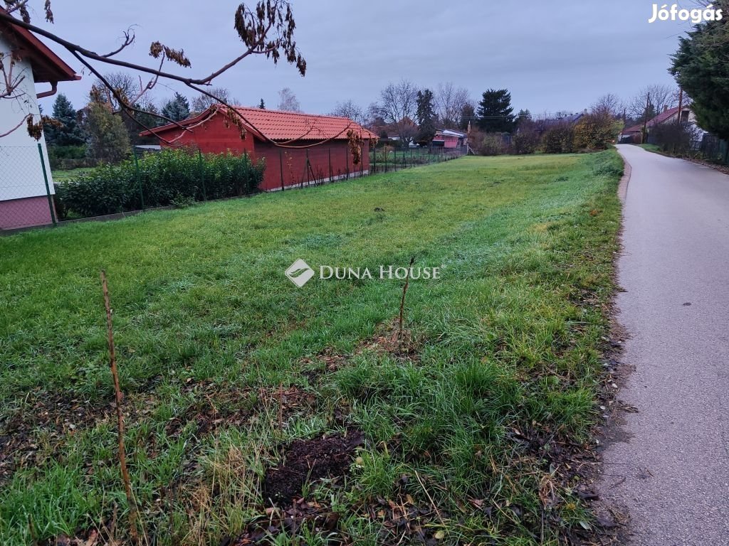 Kápolnásnyéki 1144 nm-es telek eladó