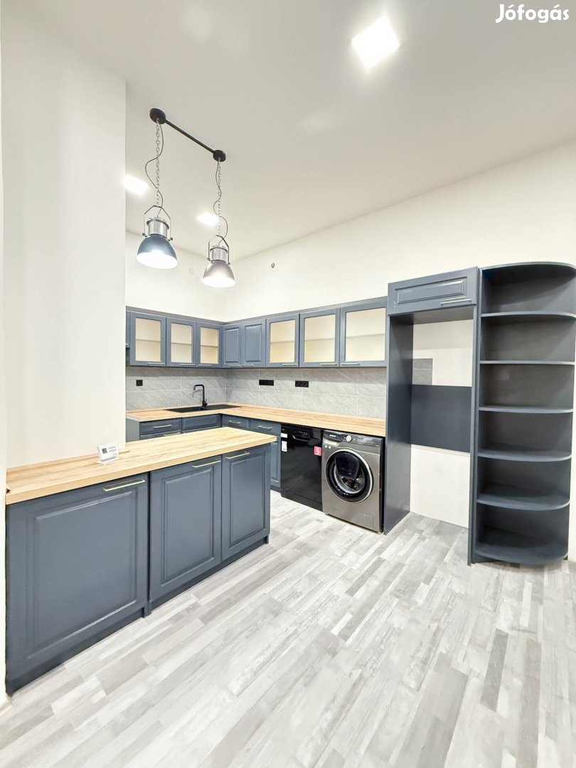 Kaposvár belvárosában felújított társasházi ingatlan