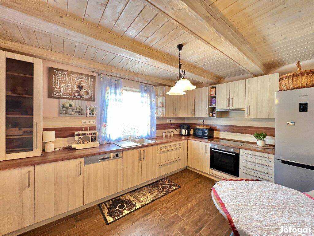 Kaposváron A Töröcskei Zártkertben Otthonos Hétvégi Ház