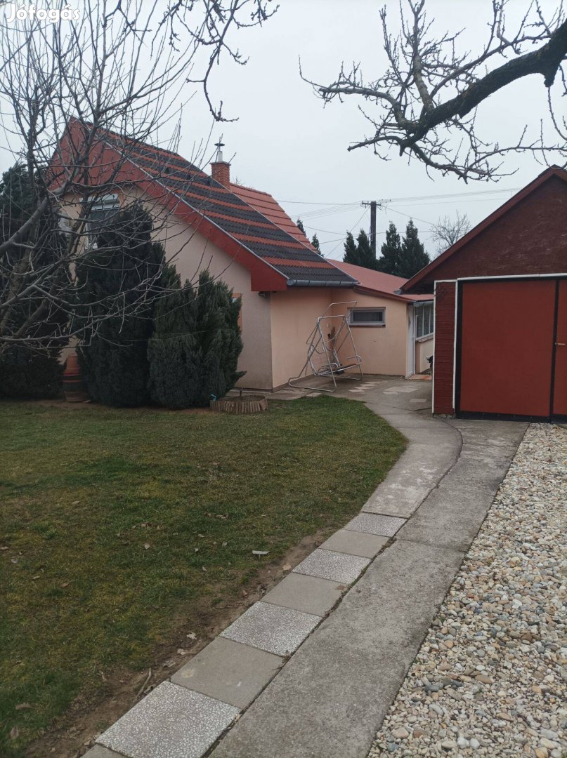 Kaposváron-Zselic kertvárosban ház eladó