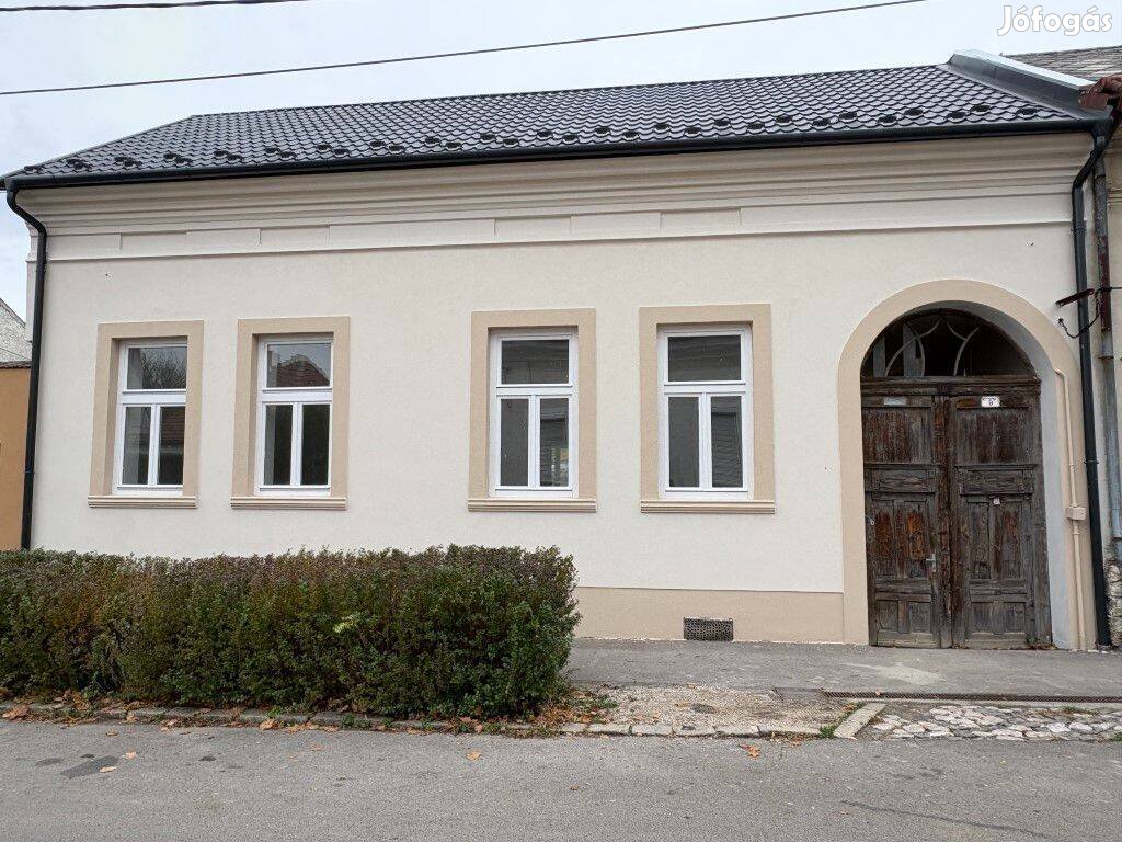 Kaposváron, Felújított 4 Szobás Családi Ház