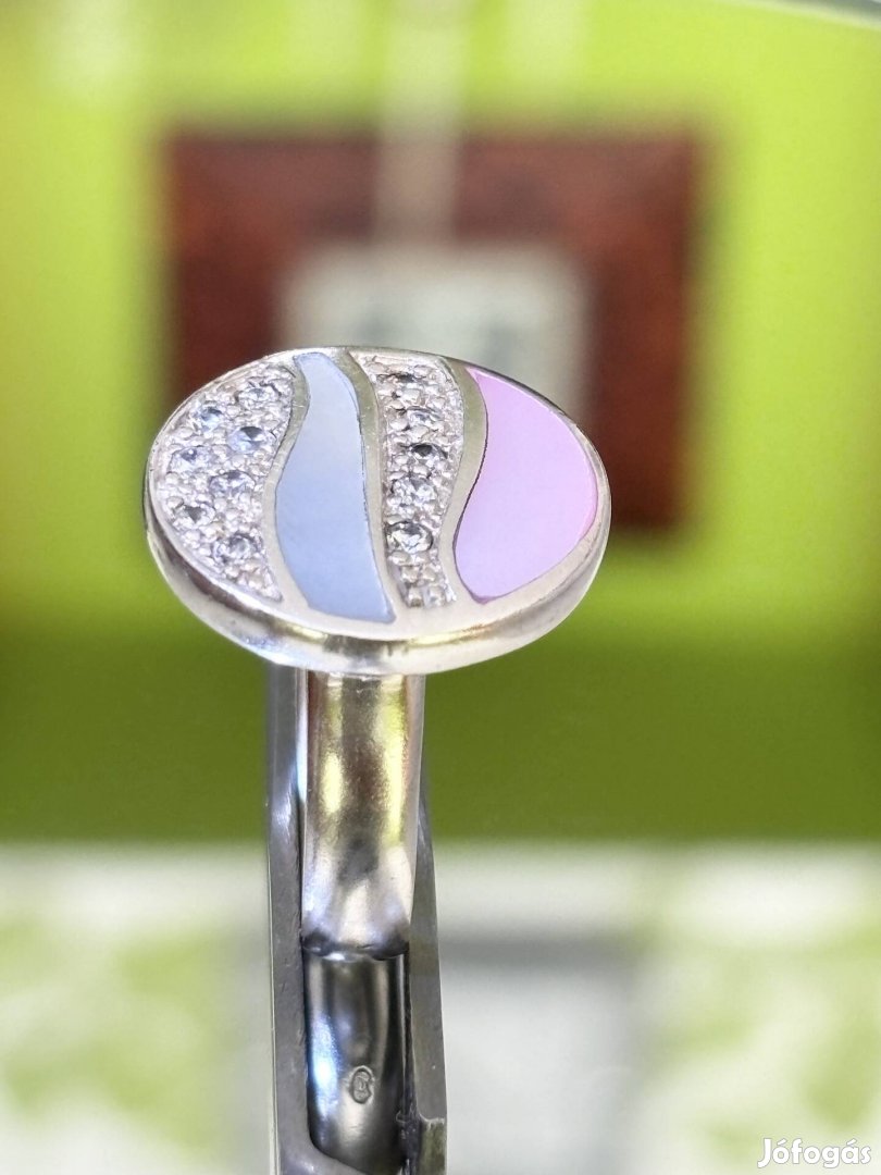 Káprázatos-különleges ezüst gyűrű, cirkónia és gyöngyház díszítéssel