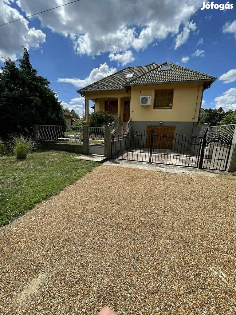 Karádon Balatonhoz közel