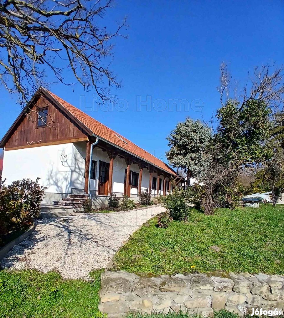 Karakter és jövőbeni lehetőség egy ingatlanban Balatonfőkajá