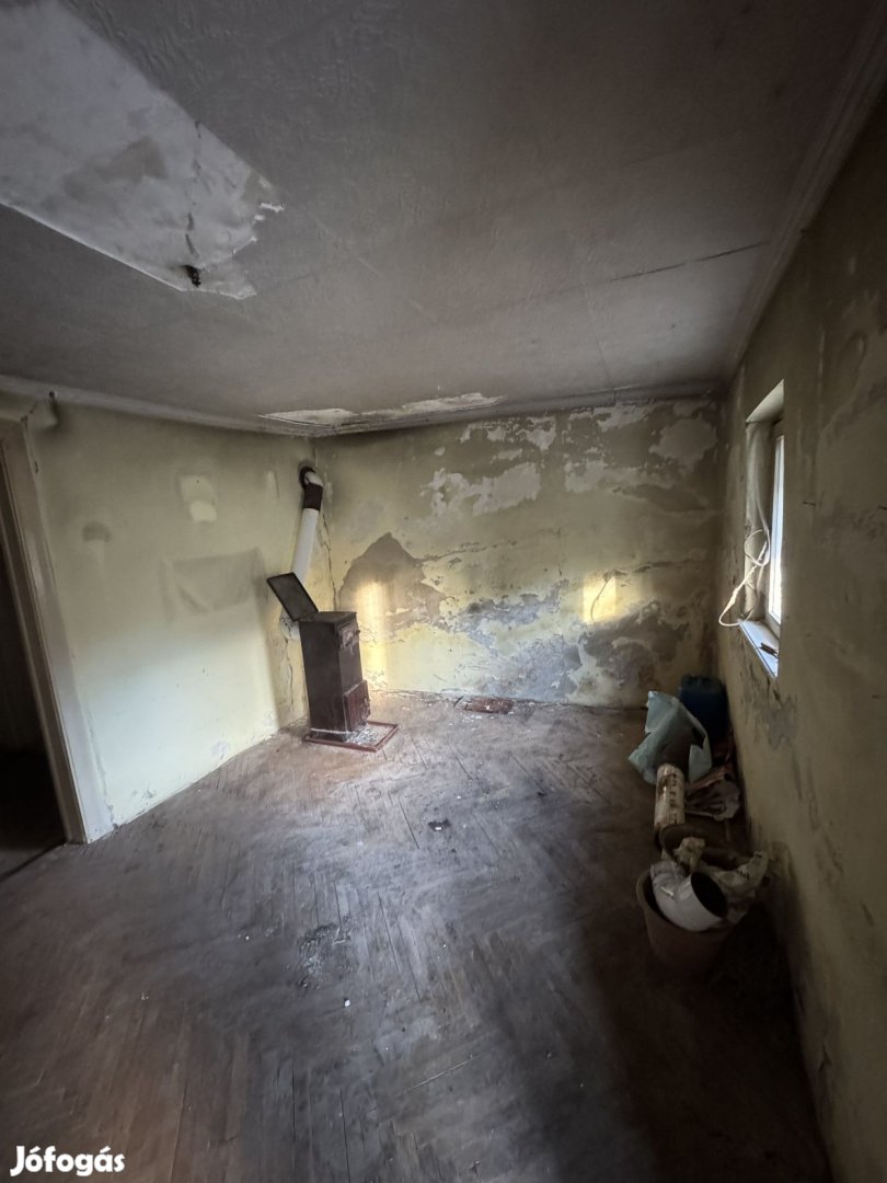 Karancsalján eladó parasztház