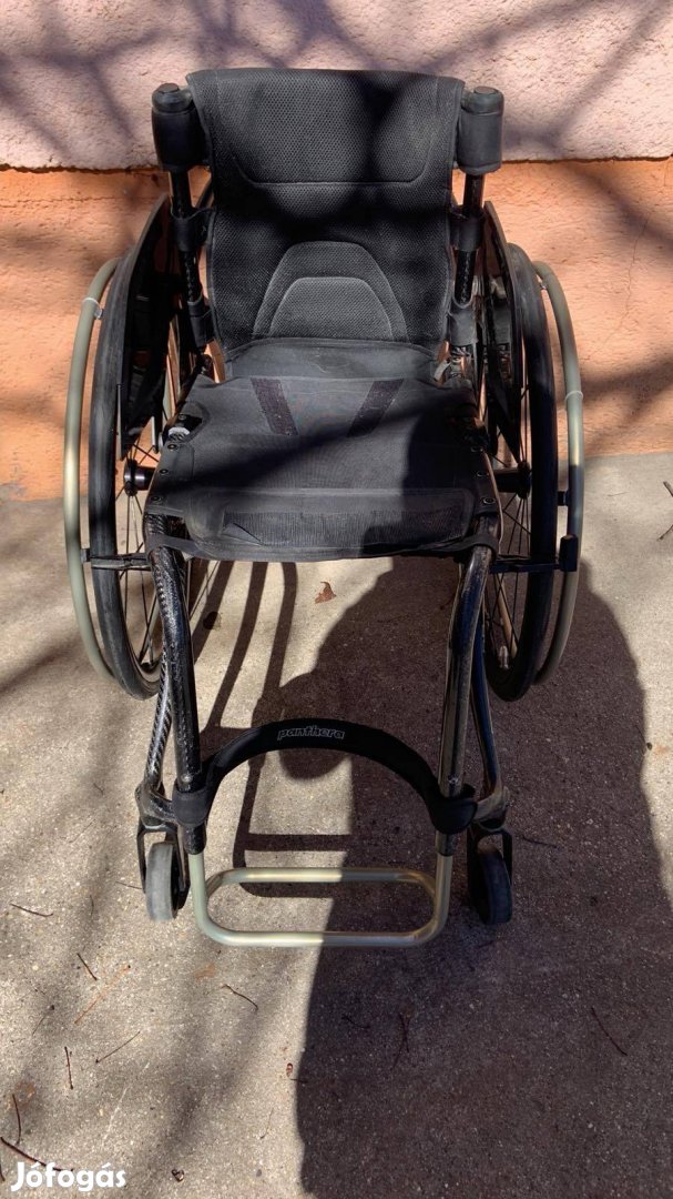 Karbon vázas aktív kerekes szék 39cm