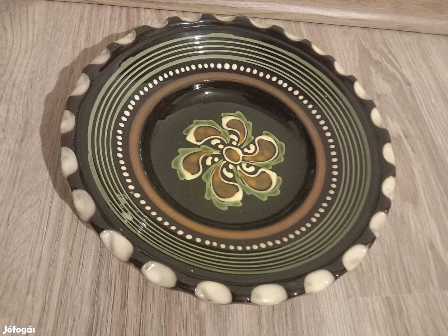 Karcagi népi kerámia falitányér