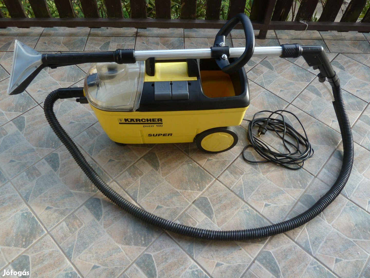 Karcher Puzzi 100 ipari kárpittisztító gép újszerű állapotban eladó.!