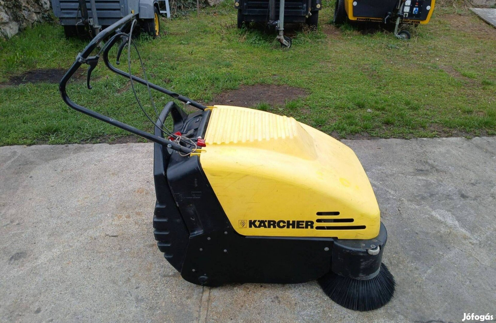 Karcher önjáró akkumulátoros seprőgép takarítógép porszívó térkő seprő