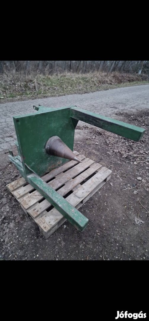 Kardánhajtású kúpos fahasító rönkhasító traktorra