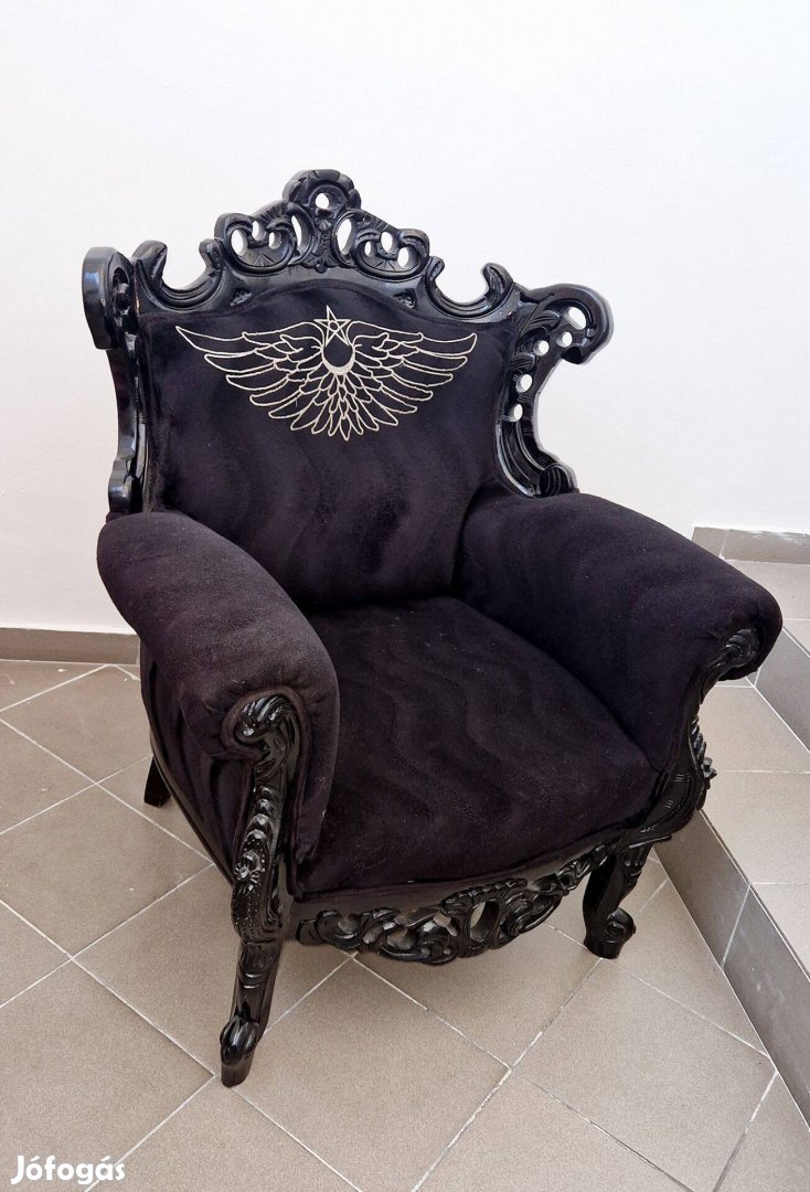 Kare design hímzett barokk fotel eladó!
