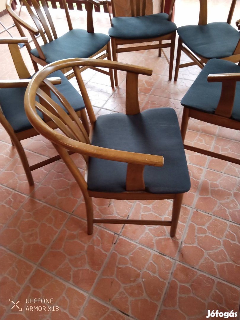 Karfás székek keményfából