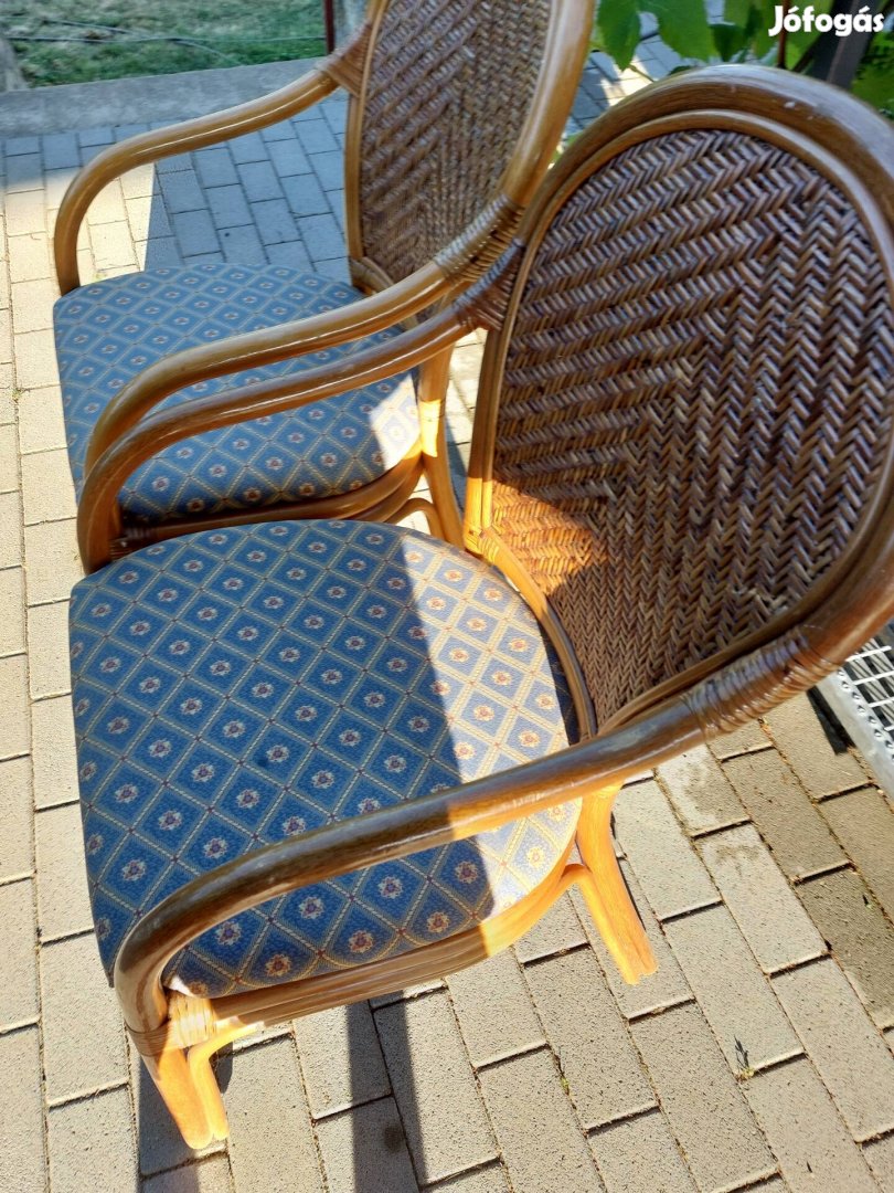 Karfás terasz szék kettő darab.