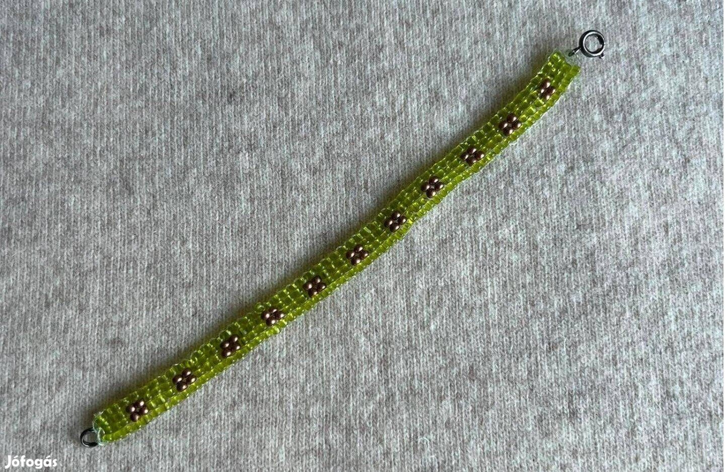 Karkötő lányka, ékszer