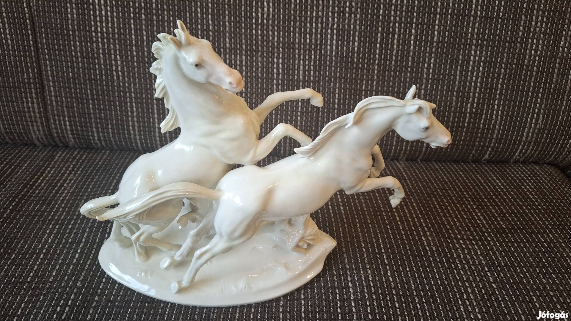 Karl Ens art deco porcelán vágtázó lovak alakzat