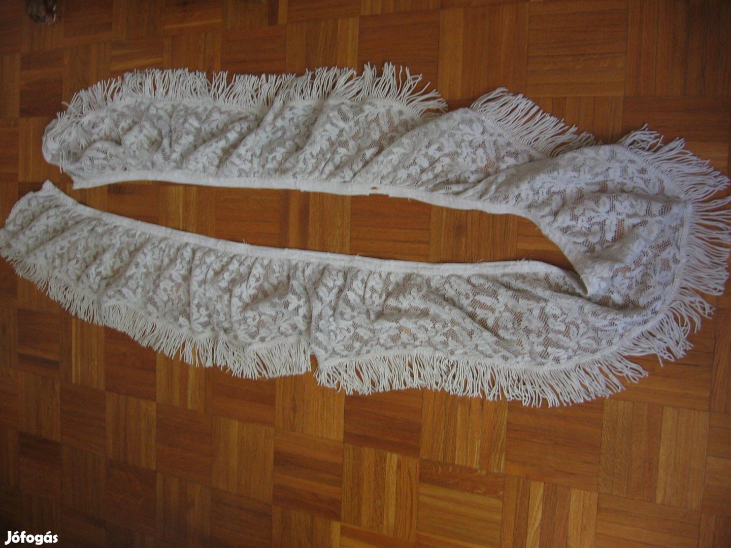 Karniscsipke rojttal díszítve