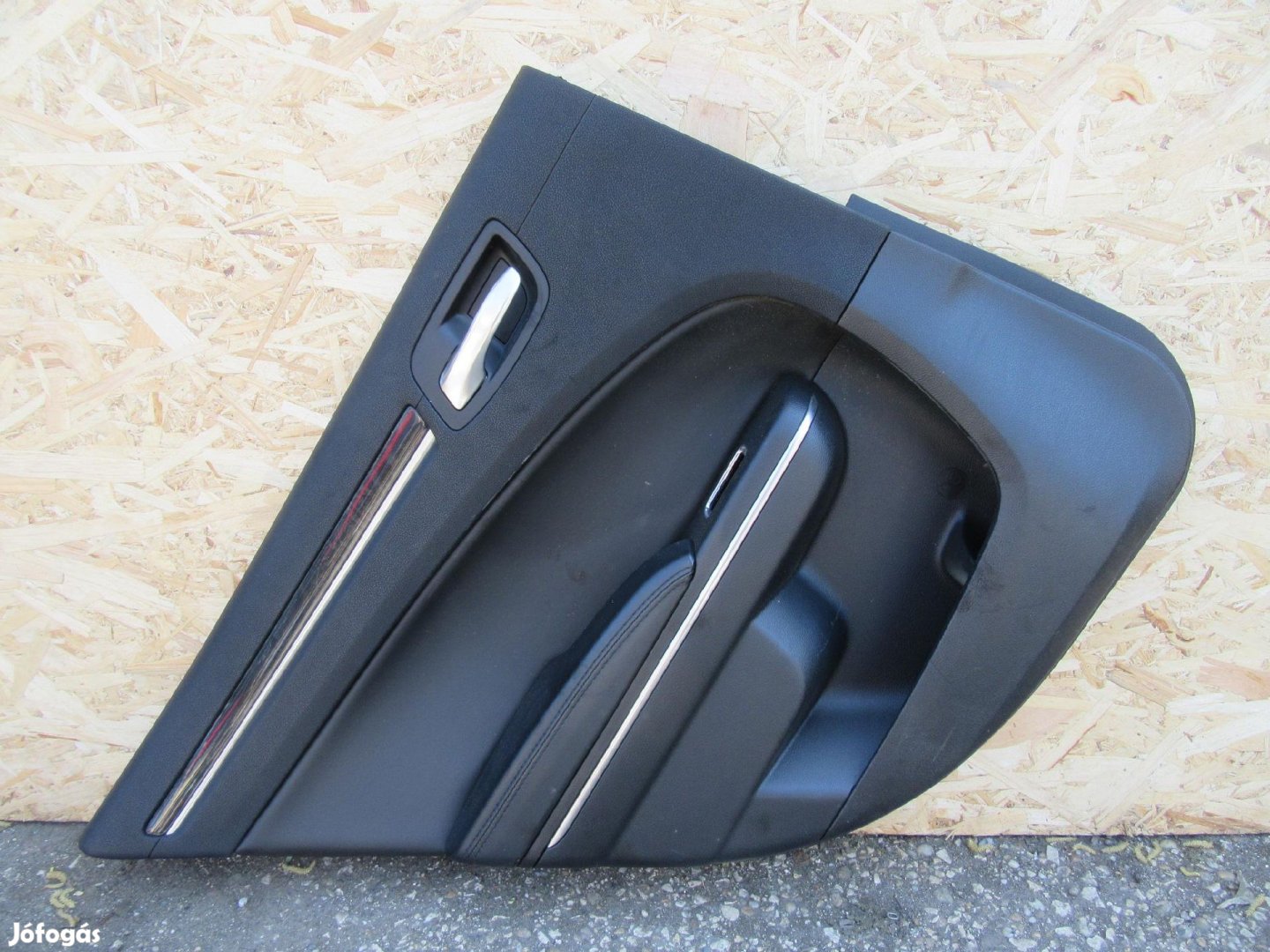Kárpit53721 Lancia Thema fekete színű, bőr, bal hátsó ajtókárpit