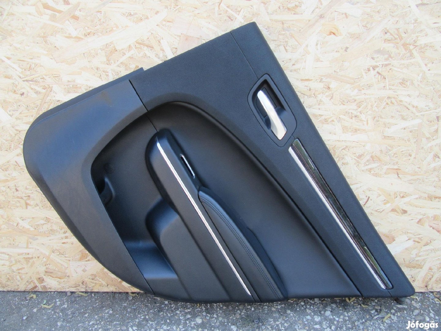 Kárpit53722 Lancia Thema fekete színű, bőr, jobb hátsó ajtókárpit