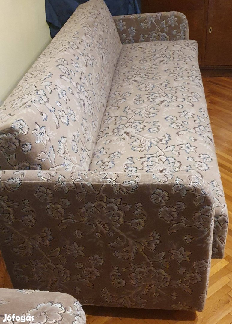 Kárpitozott, rugós ágynemútartós kanapé