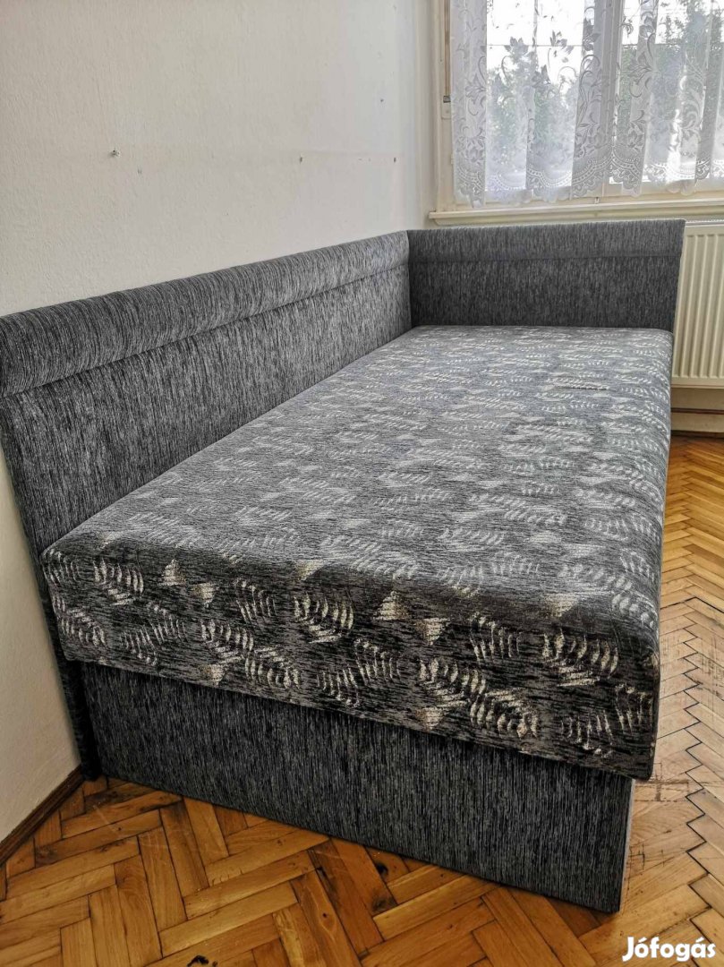 Kárpitozott ágy
