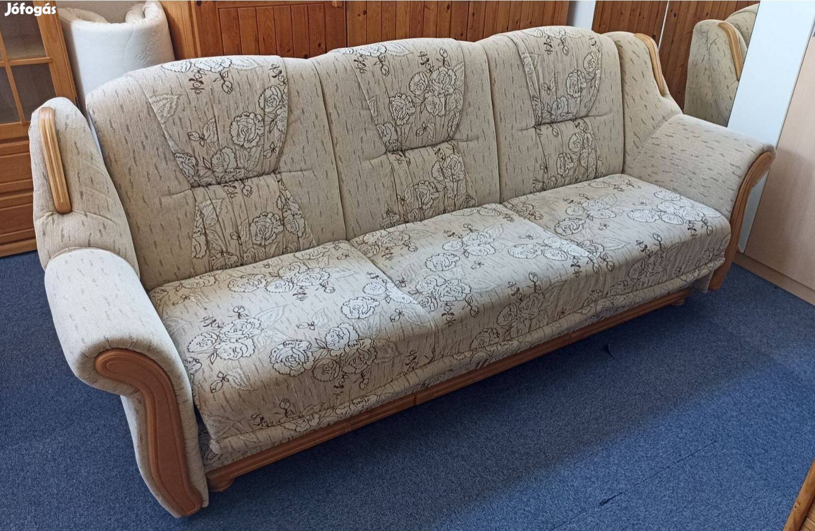 Kárpitozott ágyazható kanapé eladó