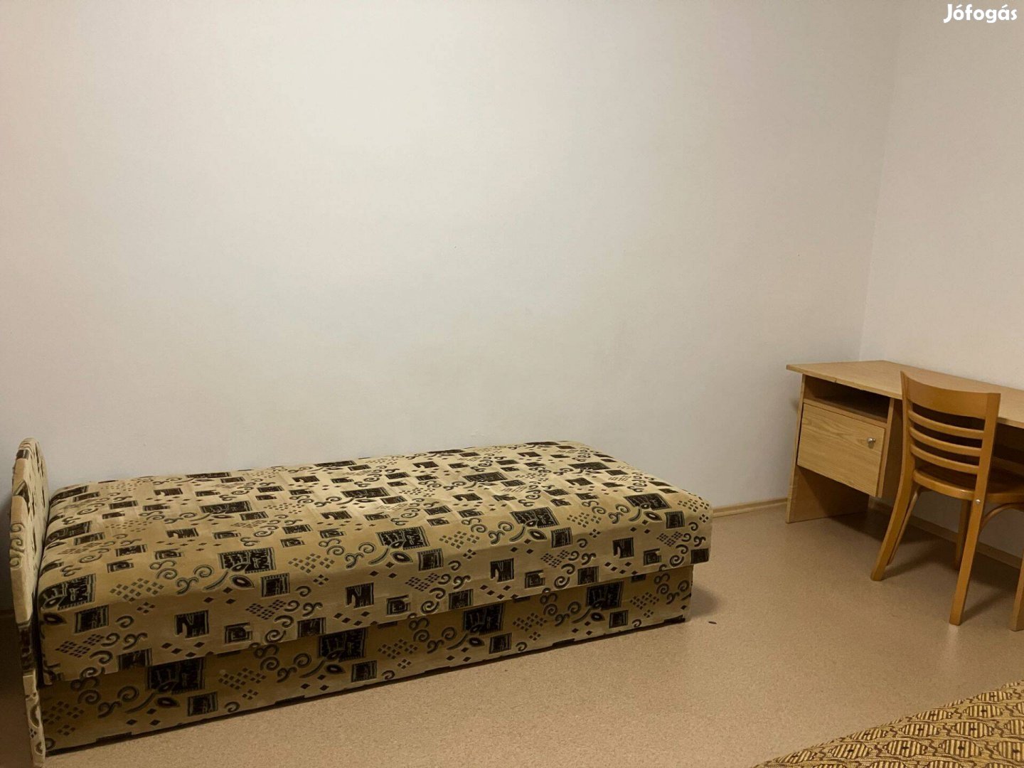 Kárpitozott ágyneműtartós heverő eladó
