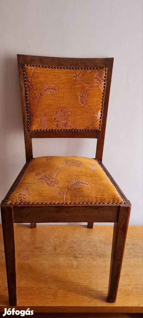 Kárpitozott fa szék