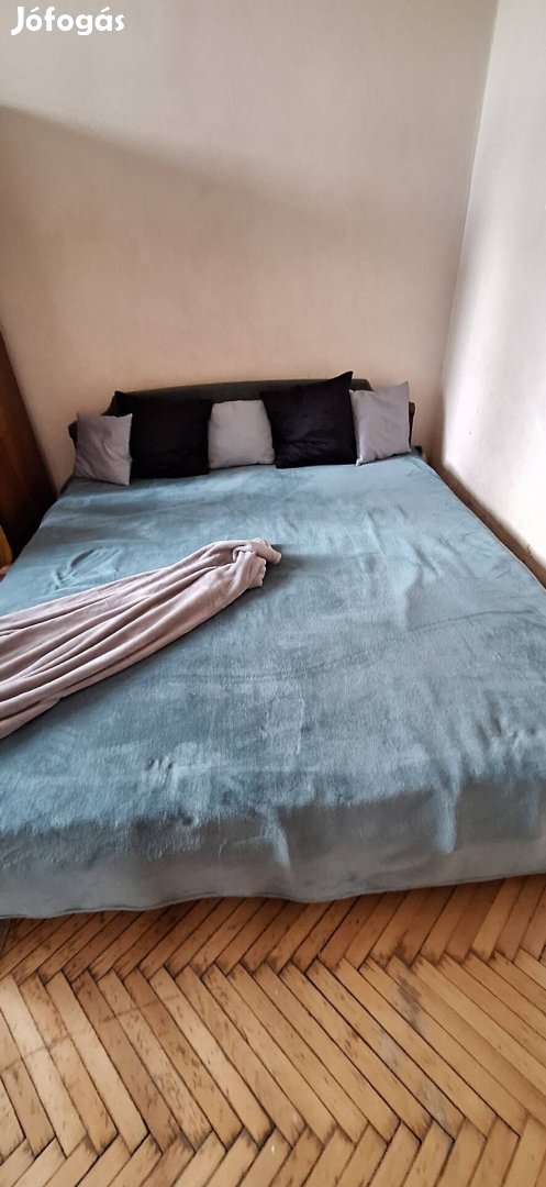 Kárpitozott nagyméretű ágy matraccal olcsón