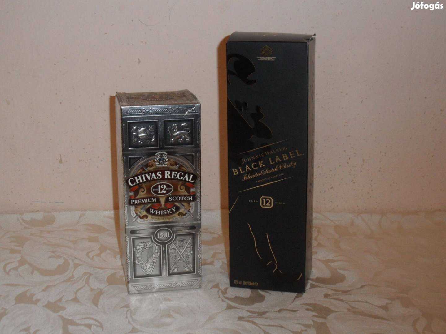 Karton Whiskis díszdoboz 2 db.