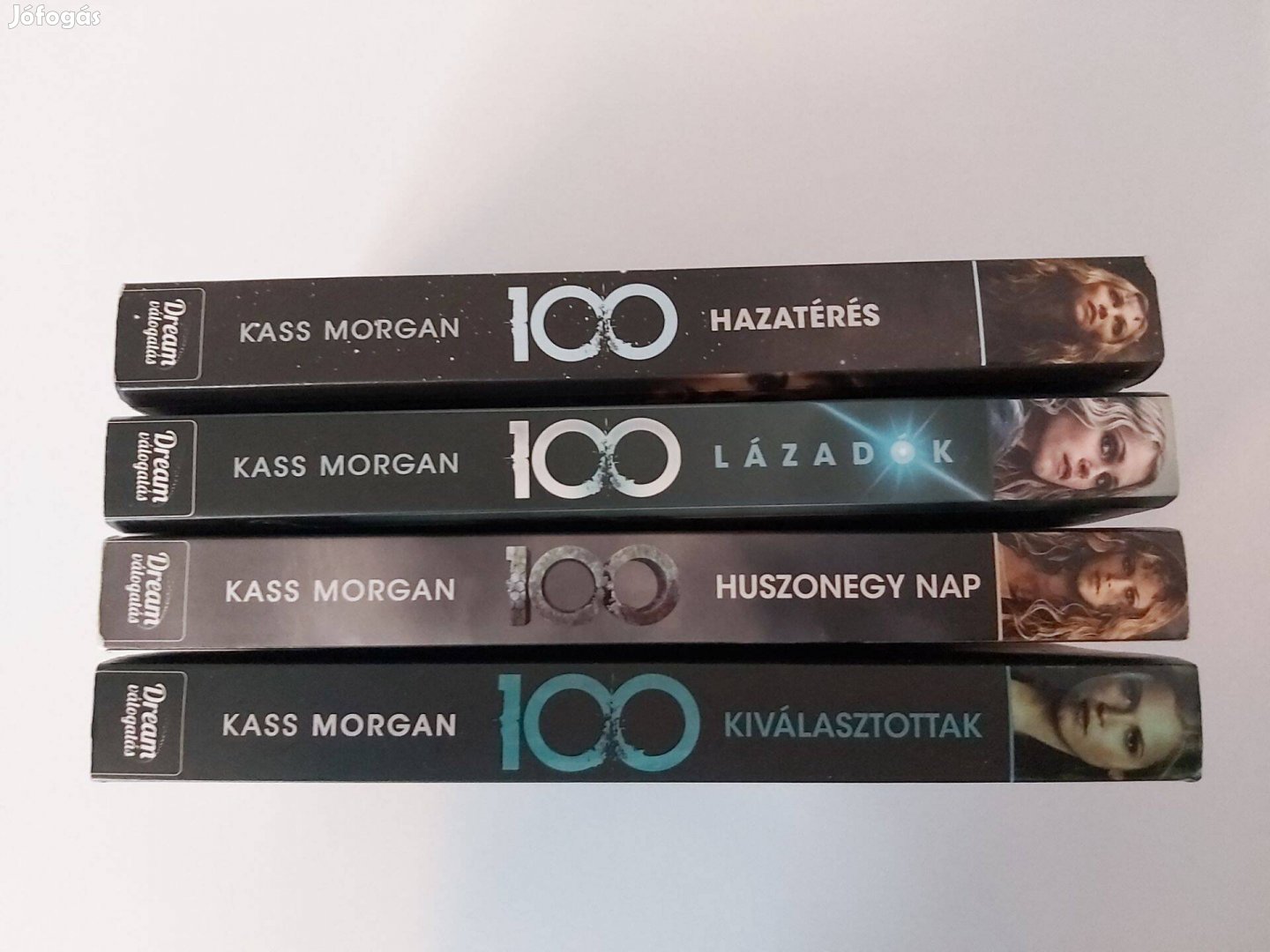 Kass Morgan: Kiválasztottak + Huszonegy nap + Hazatérés + Lázadók