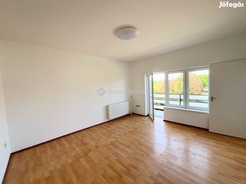 Katafai eladó 192 nm-es ház