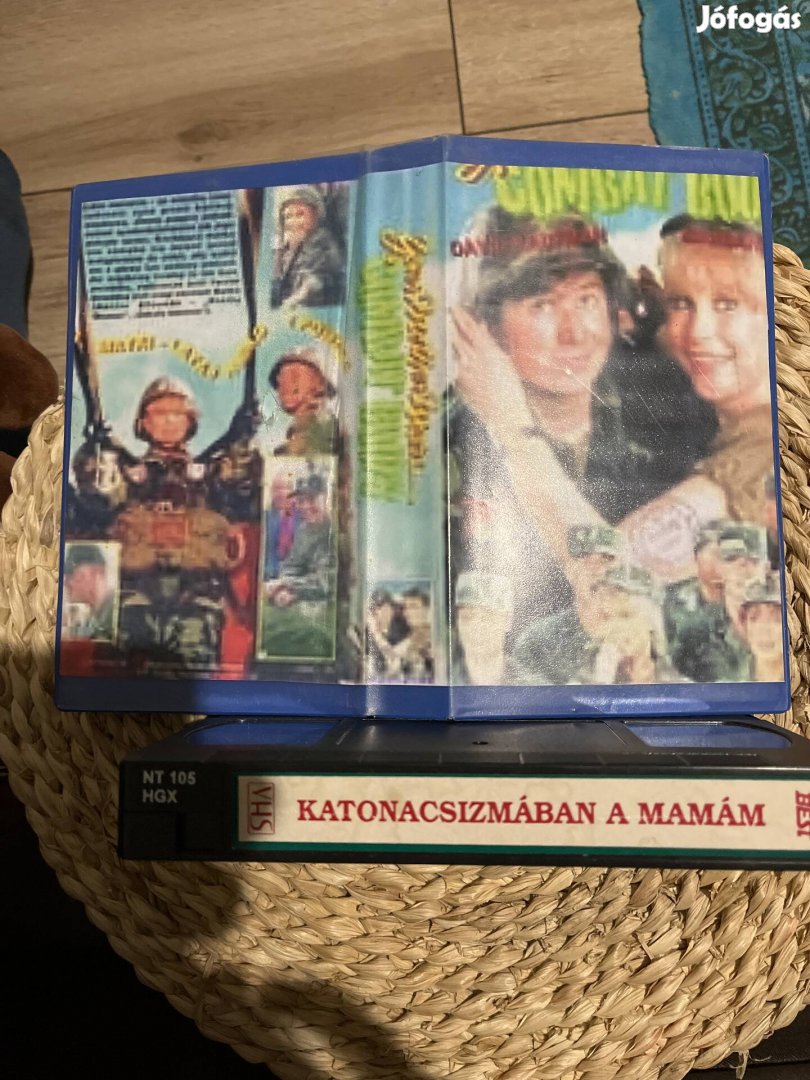 Katonacsizmában a mamám vhs m