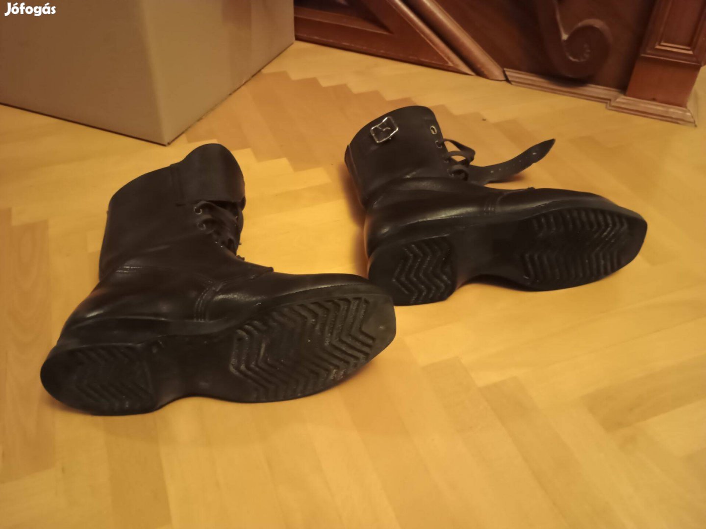 Katonai bakancs surrranó