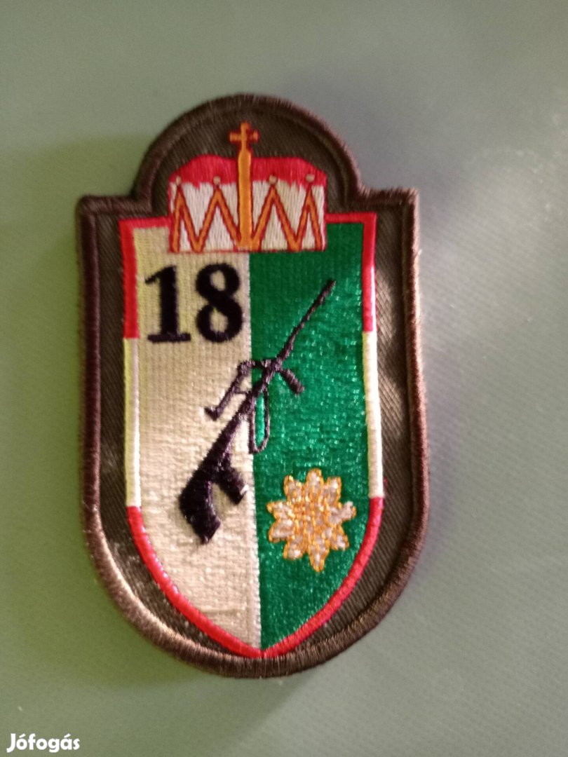 Katonai felvarró tépőzáras két oldalas