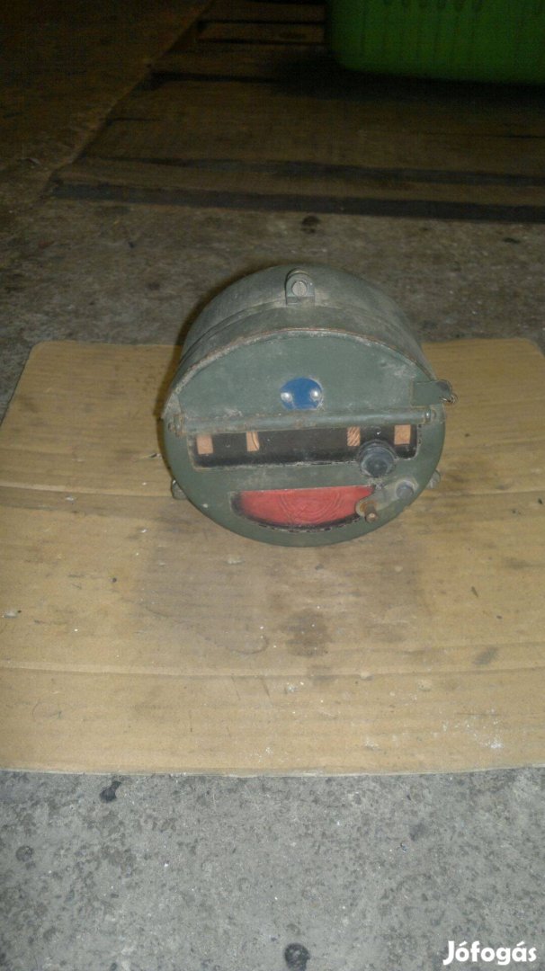 Katonai jármü hátso lámpa