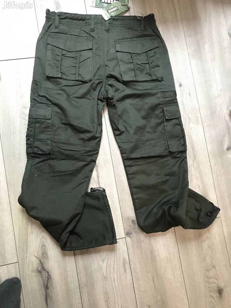 Katonai jellegű béléses nadrág