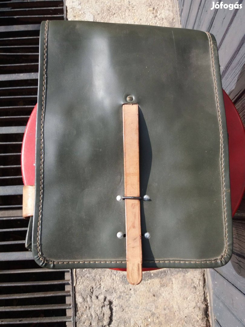 Katonai zöld térképtáska