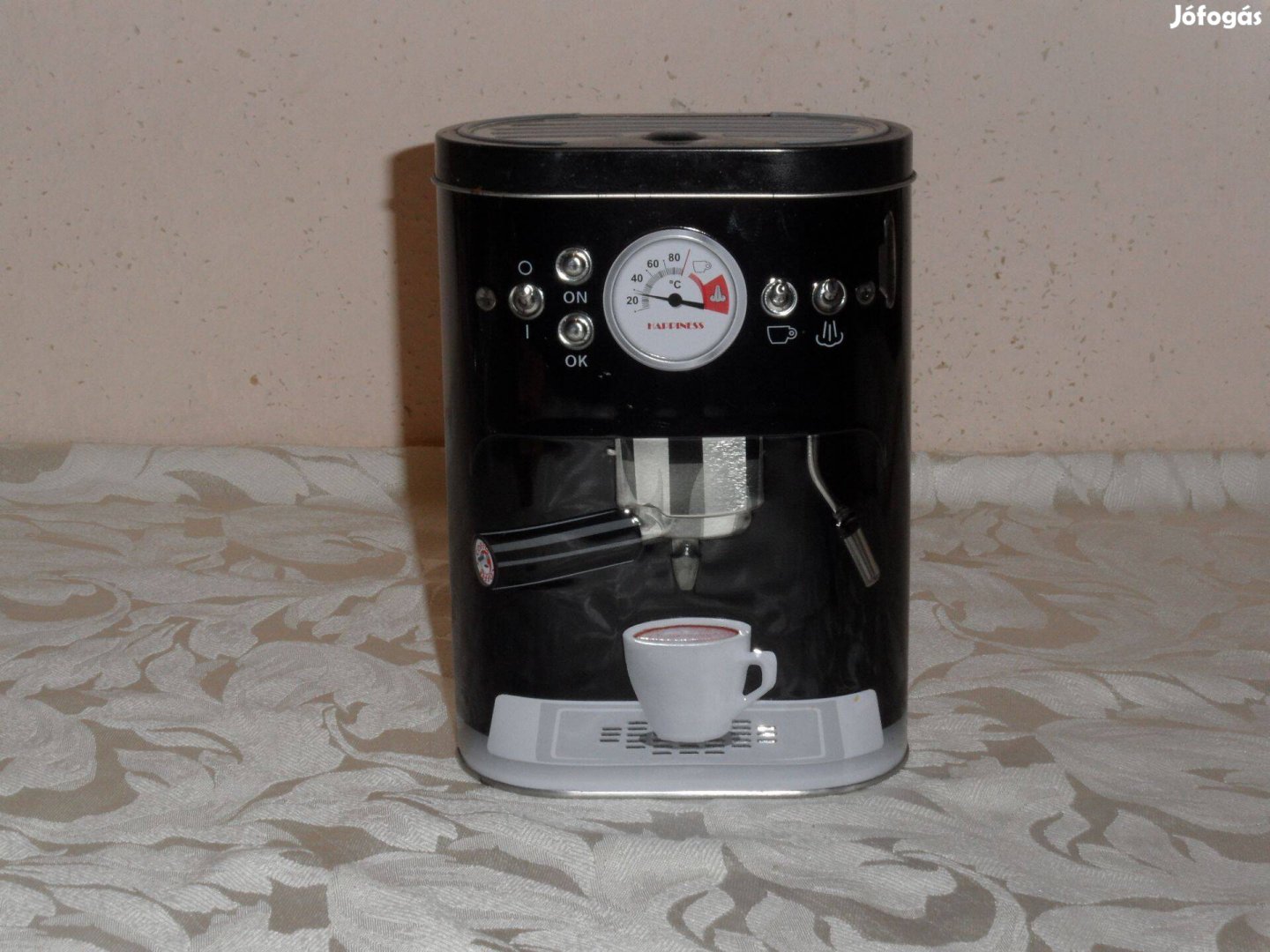 Kávéfőző alakú fém kávés doboz